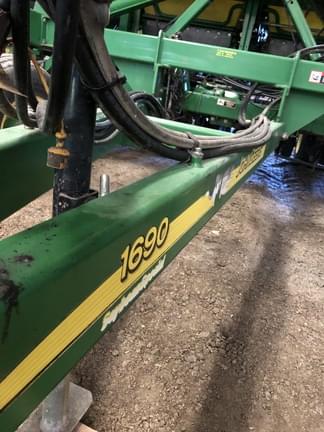 Image of John Deere 1690 equipment image 3