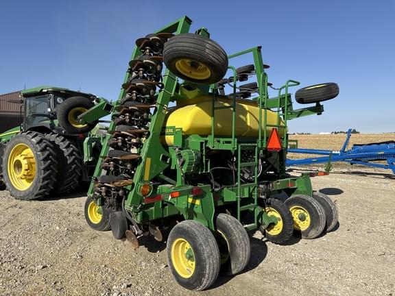 Image of John Deere 1690 equipment image 3