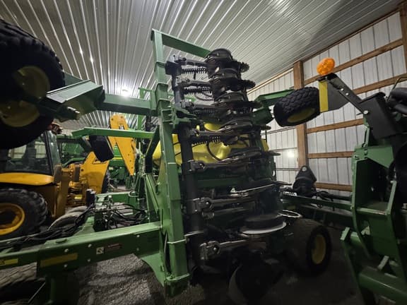 Image of John Deere 1690 equipment image 2