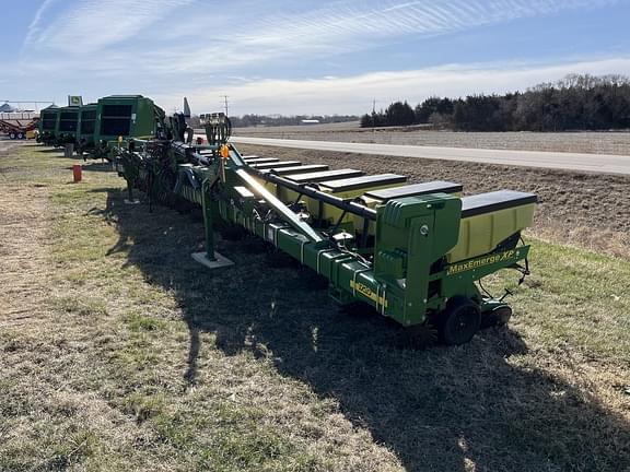 Image of John Deere 1720 equipment image 4