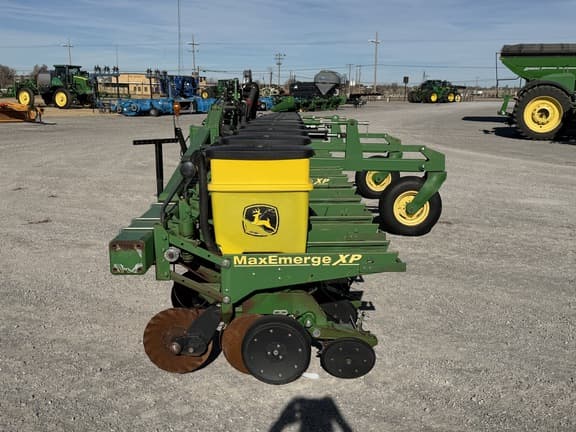 Image of John Deere 1720 equipment image 1
