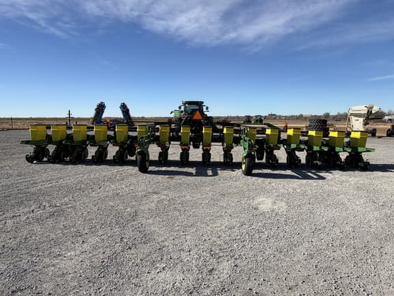 Image of John Deere 1720 equipment image 3