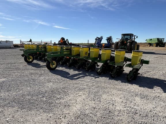 Image of John Deere 1720 equipment image 4