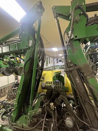 Image of John Deere 1720 equipment image 3
