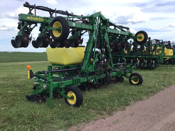 Image of John Deere 1720 equipment image 2
