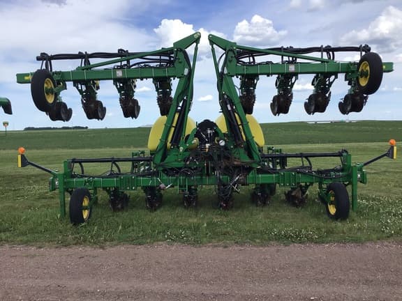Image of John Deere 1720 equipment image 1