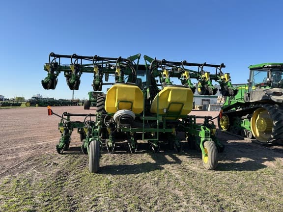Image of John Deere 1720 equipment image 2