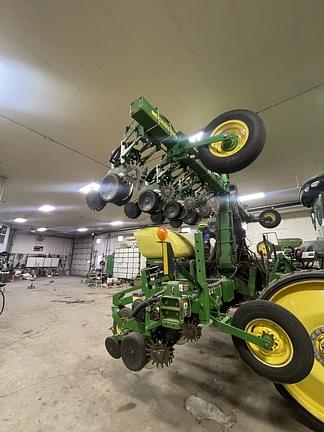 Image of John Deere 1720 equipment image 2
