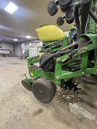 Image of John Deere 1720 equipment image 1