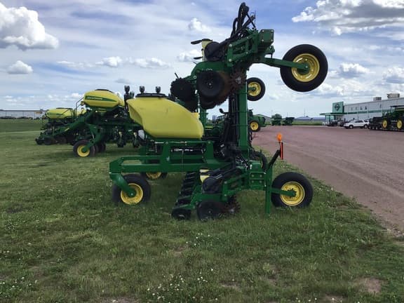 Image of John Deere 1720 equipment image 3