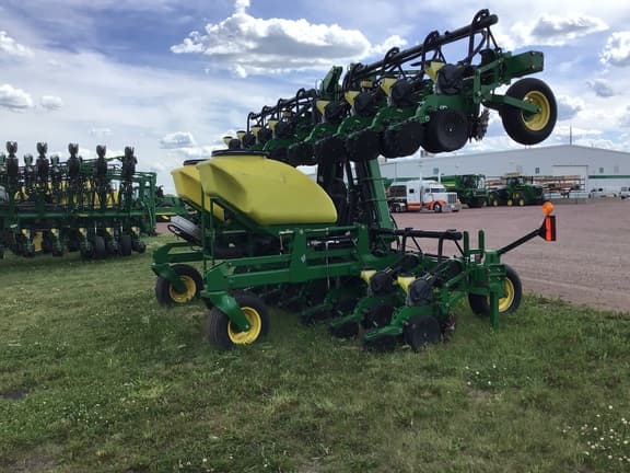 Image of John Deere 1720 equipment image 4