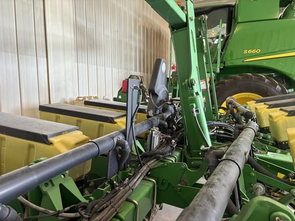 Image of John Deere 1760 equipment image 3