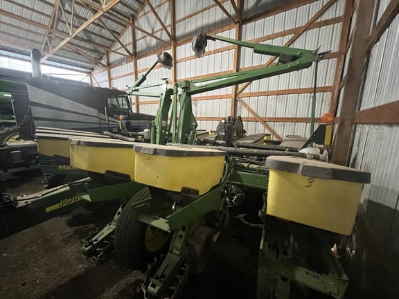 Image of John Deere 1760 equipment image 3