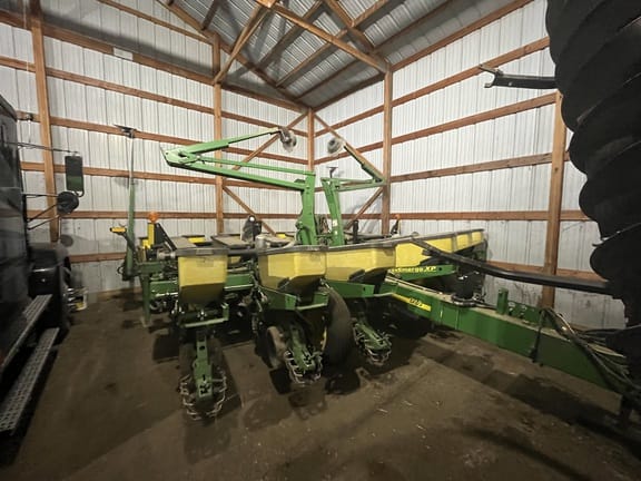 2005 John Deere 1760 Equipment Image0
