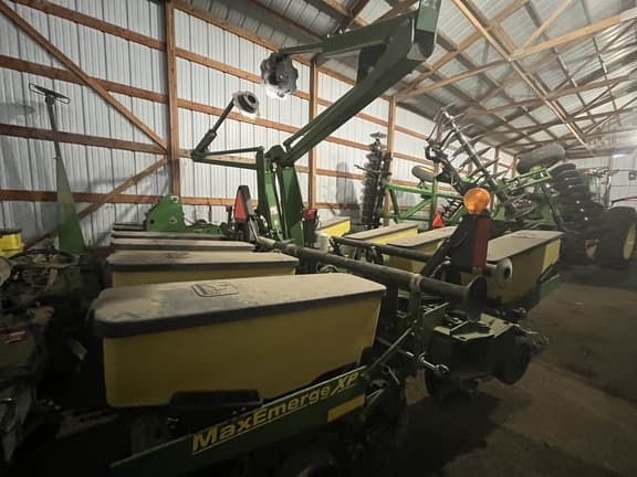 Image of John Deere 1760 equipment image 1