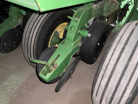 Image of John Deere 1760 equipment image 1