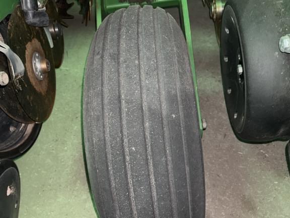 Image of John Deere 1760 equipment image 4