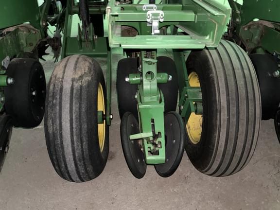Image of John Deere 1760 equipment image 3