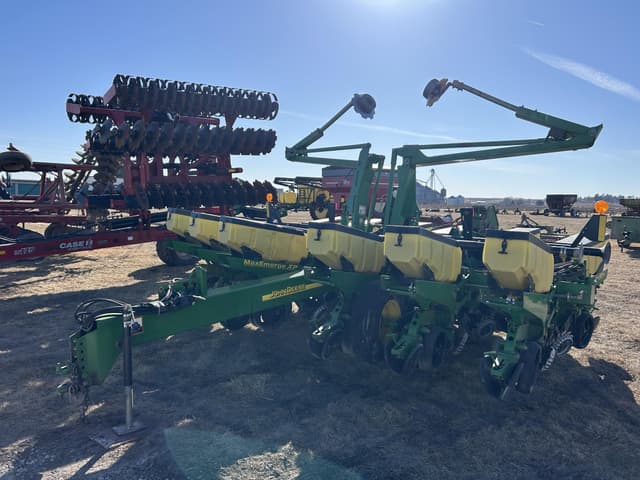 Image of John Deere 1760 equipment image 1