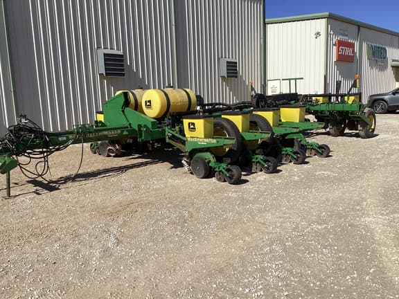 Image of John Deere 1770 equipment image 1