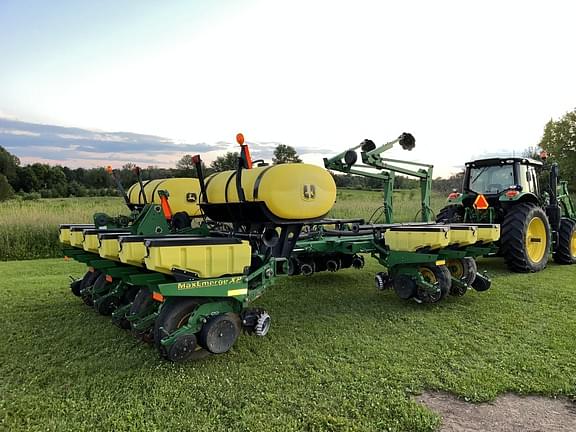 Image of John Deere 1770 equipment image 2