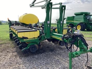 Main image John Deere 1770
