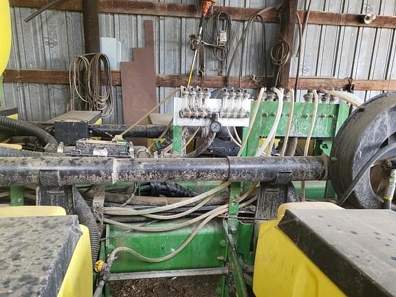 Image of John Deere 1770 equipment image 3