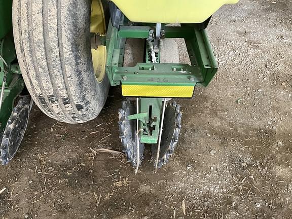 Image of John Deere 1770 equipment image 4