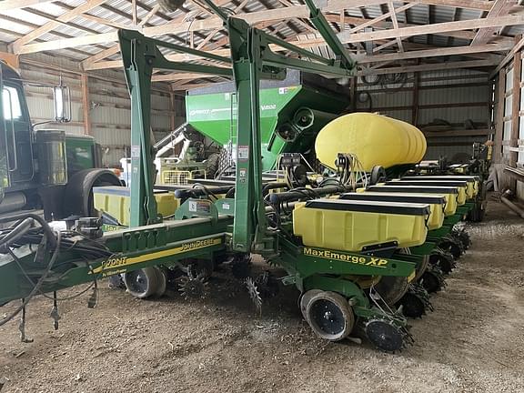 Image of John Deere 1770 equipment image 2