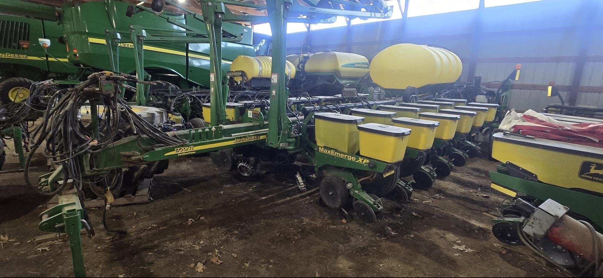 2005 John Deere 1770 Equipment Image0