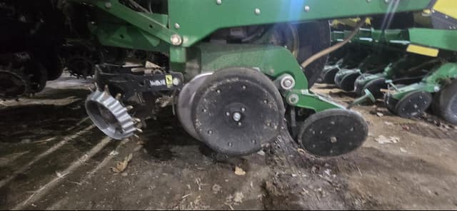 Image of John Deere 1770 equipment image 2