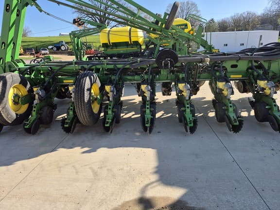 Image of John Deere 1770 equipment image 4