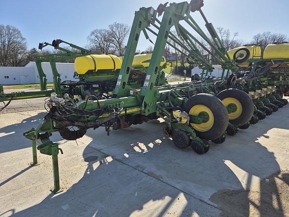 Image of John Deere 1770 equipment image 4