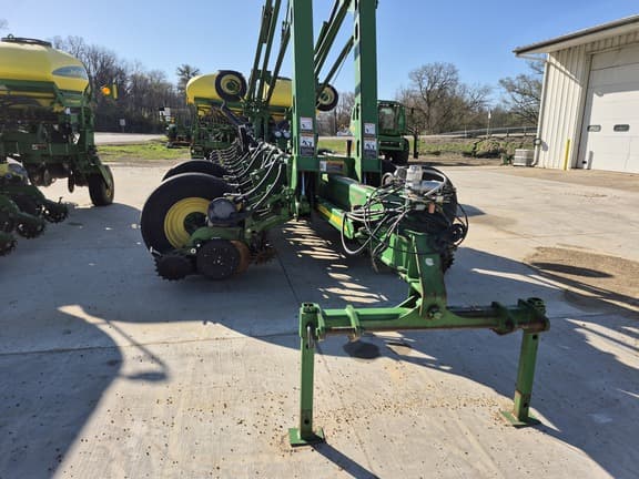 Image of John Deere 1770 equipment image 2