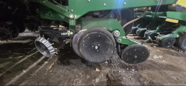 Image of John Deere 1770 equipment image 2