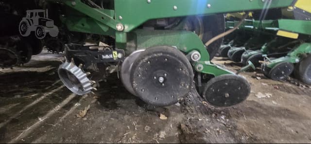 Image of John Deere 1770 equipment image 2