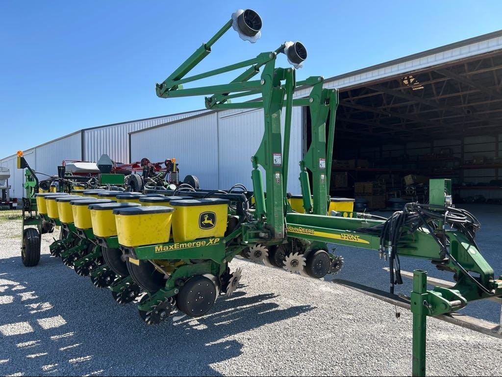 2005 John Deere 1770 Equipment Image0