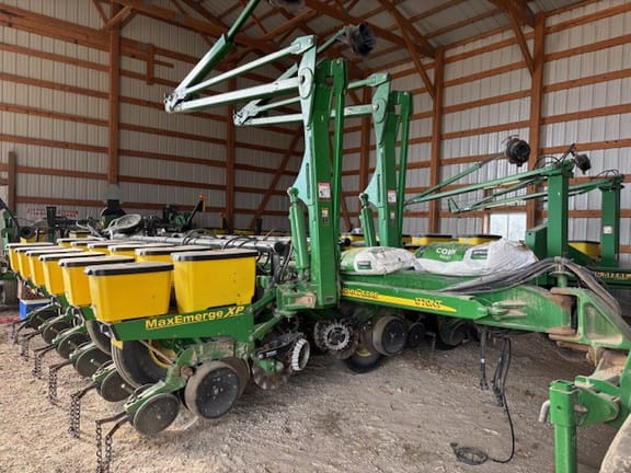 Main image John Deere 1770
