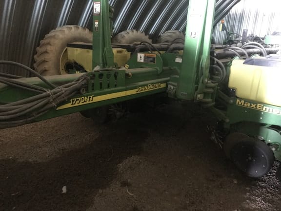 2005 John Deere 1770 Equipment Image0