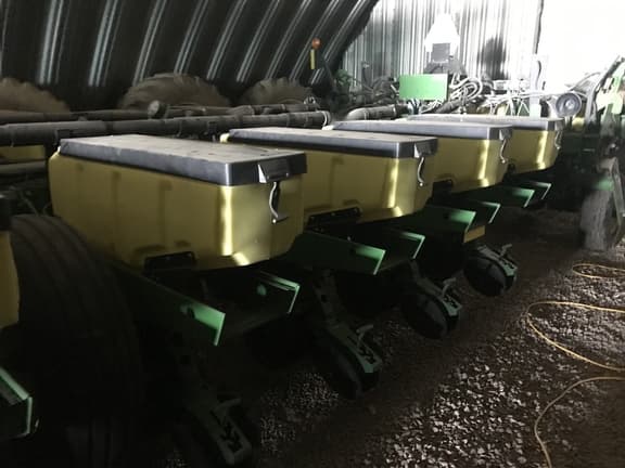 Image of John Deere 1770 equipment image 1