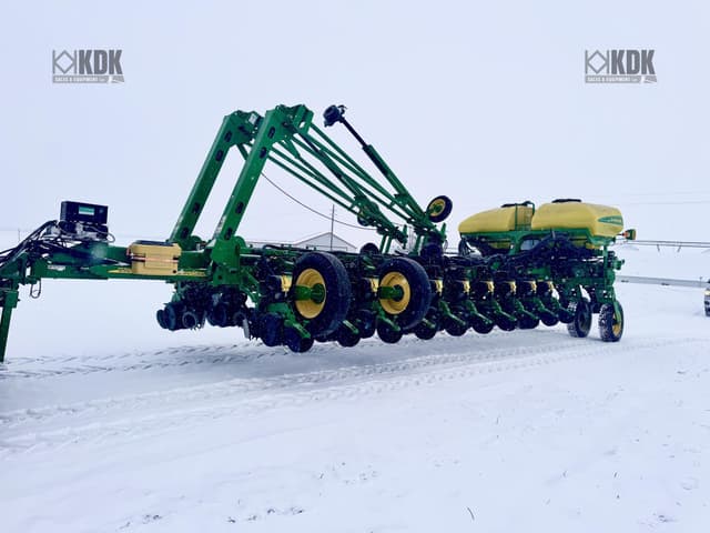 Image of John Deere 1770 equipment image 1