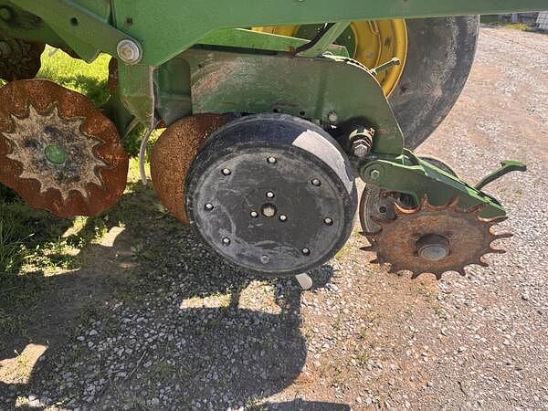 Image of John Deere 1770 equipment image 4