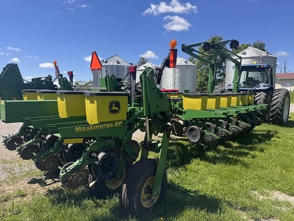 Image of John Deere 1770 equipment image 1