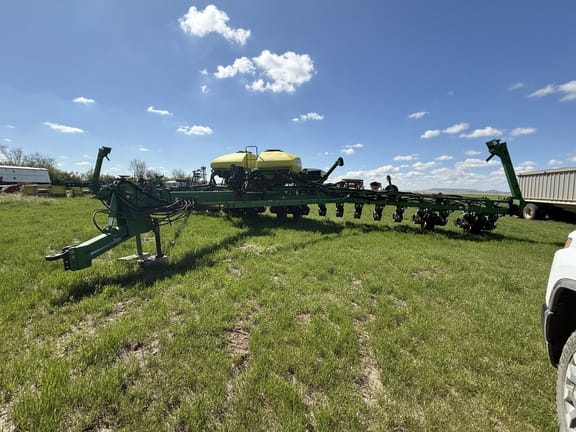 2005 John Deere 1770 Equipment Image0