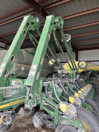 Image of John Deere 1770 equipment image 1