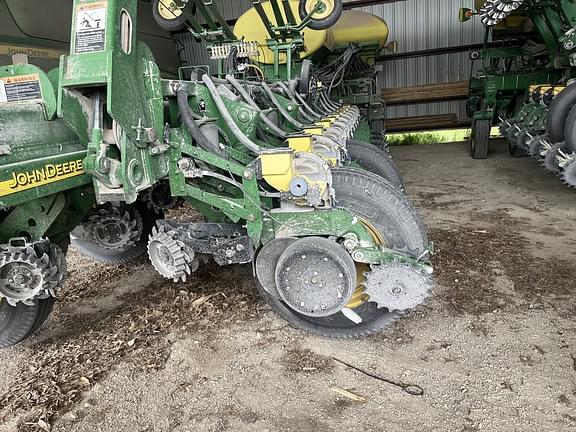 Image of John Deere 1770 equipment image 4