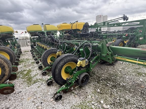 Image of John Deere 1770 equipment image 1