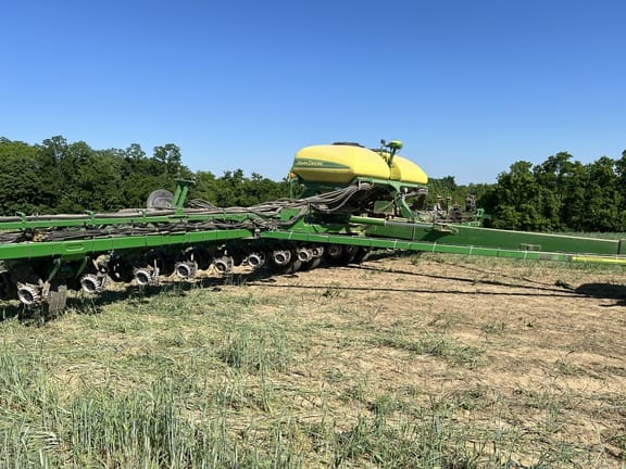 2005 John Deere 1770 Equipment Image0