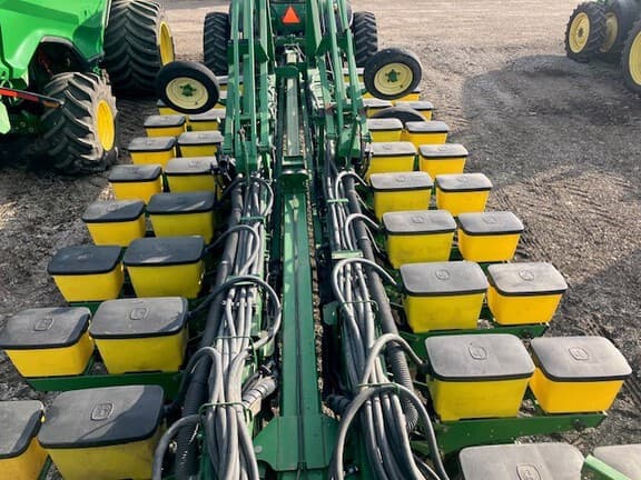 Image of John Deere 1770 equipment image 3