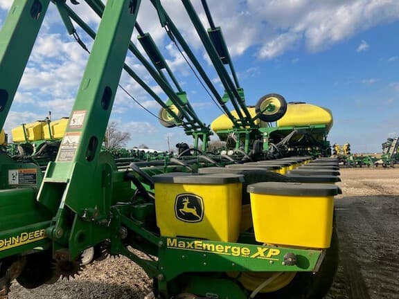 Image of John Deere 1770 equipment image 2